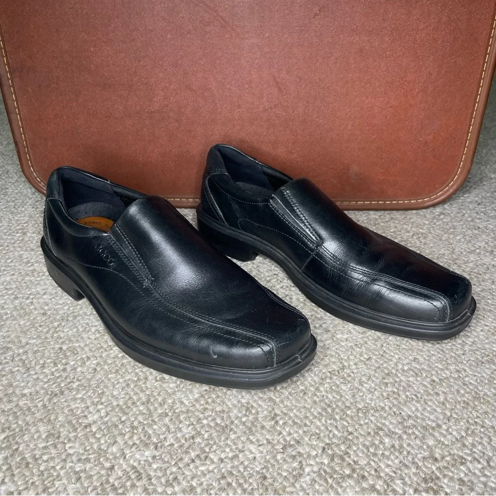 Ecco Helsinki leather slip on shoes